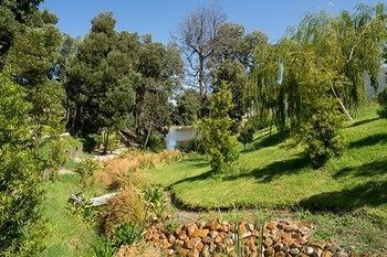 Villa Lily Pond House At Le Lude Franschhoek
